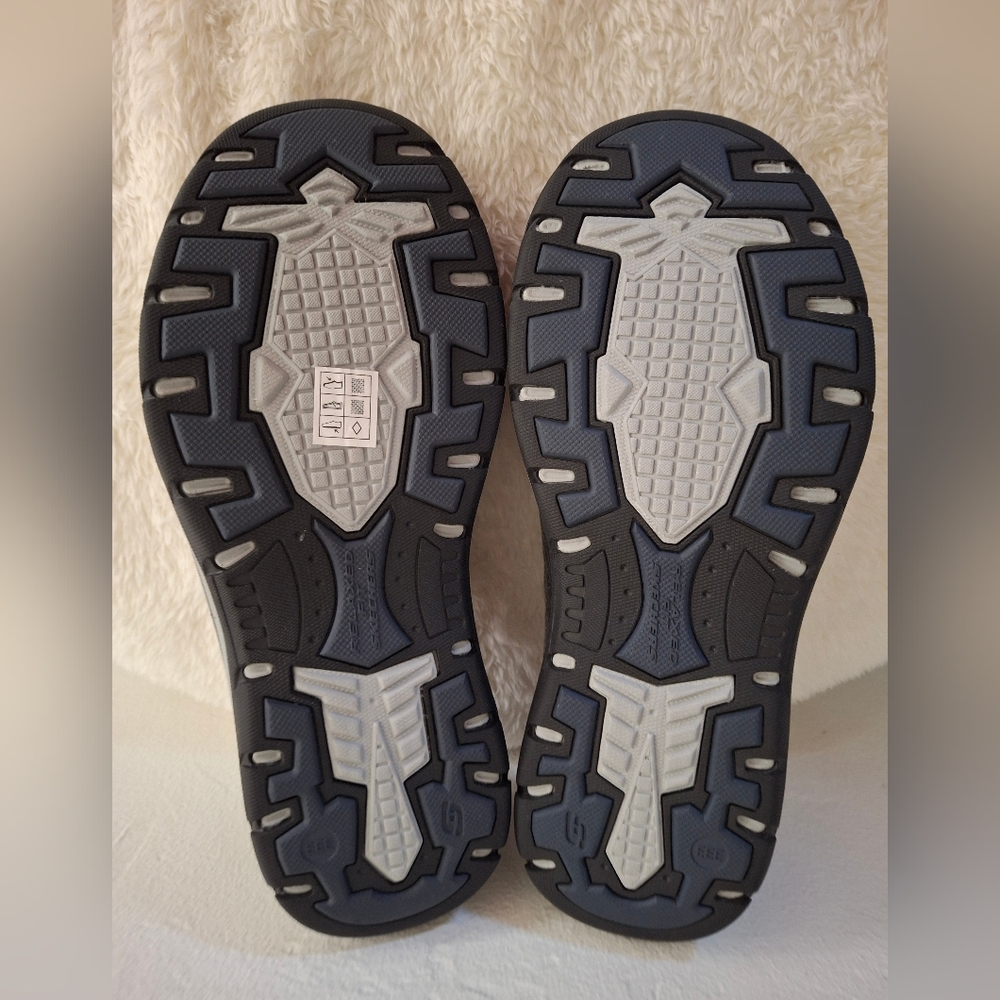 Skechers Men's Gray Slip-On Shoes Size 10. - Picture 6 of 7